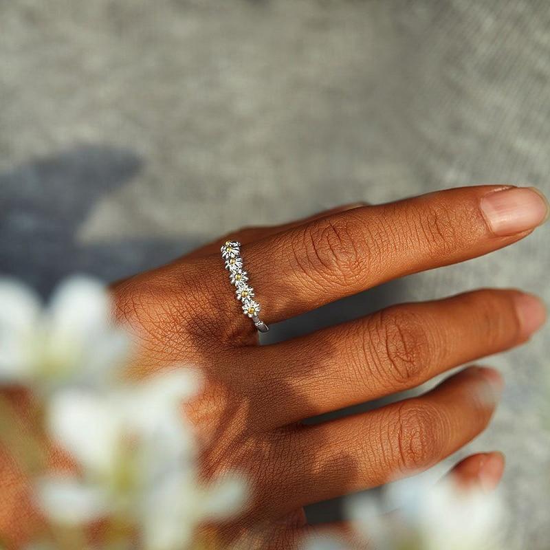 Blossom - Adjustable Daisy Ring