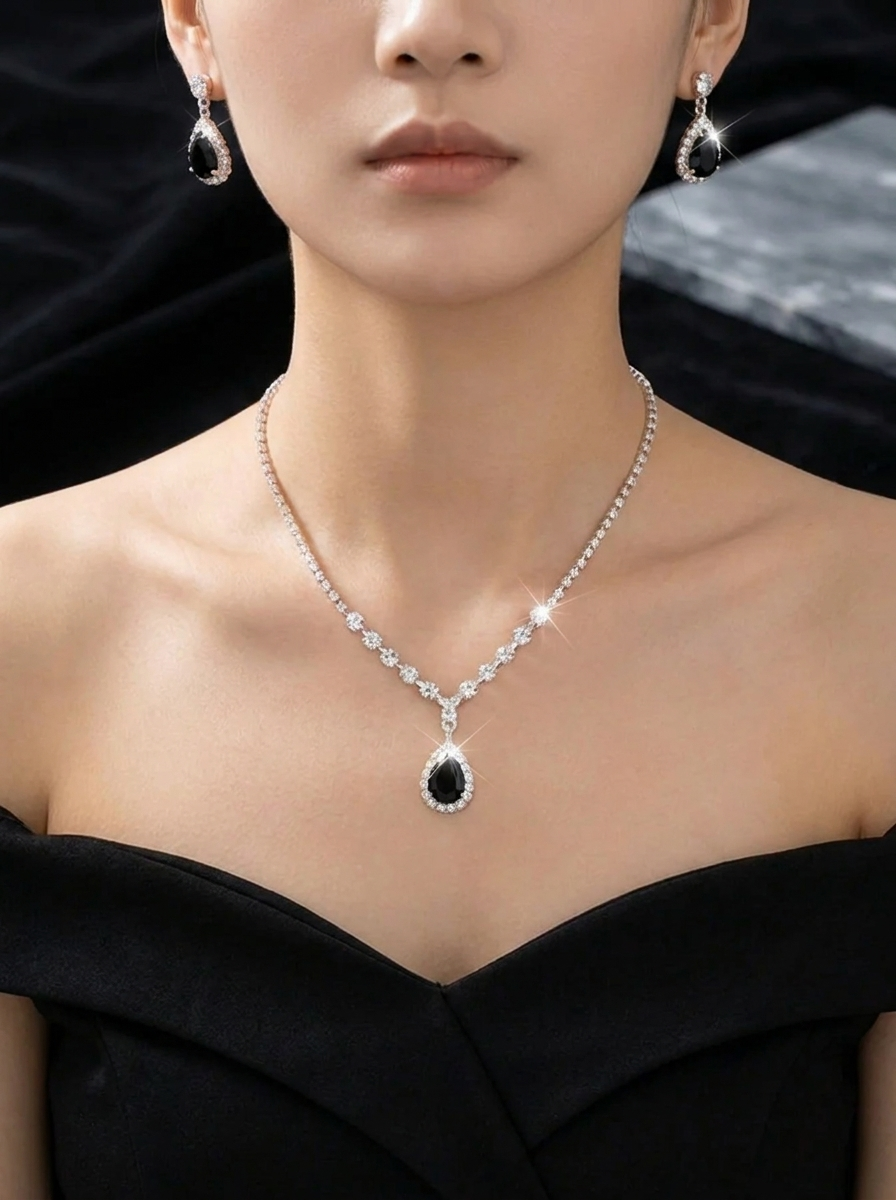 Elegant Silver Plated Radiant Necklace Set