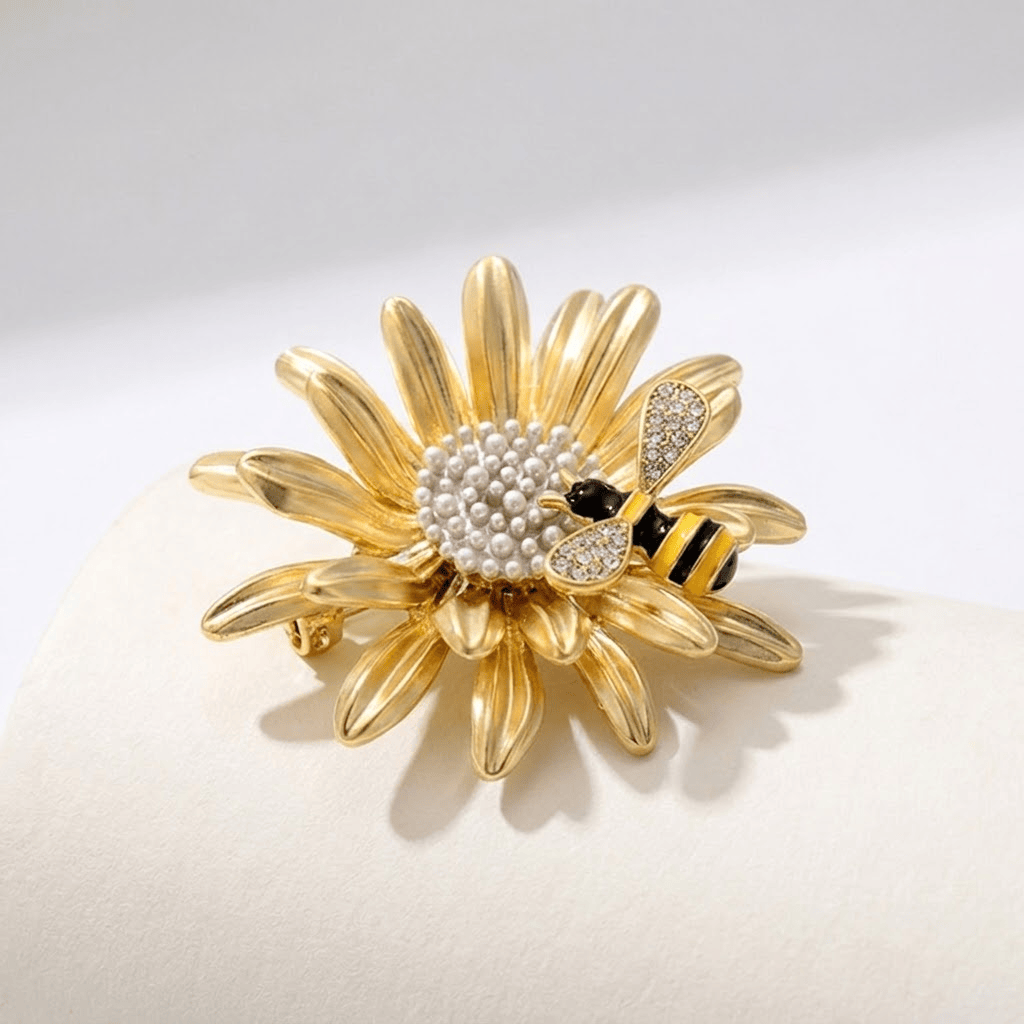 Daisy Bee Brooch