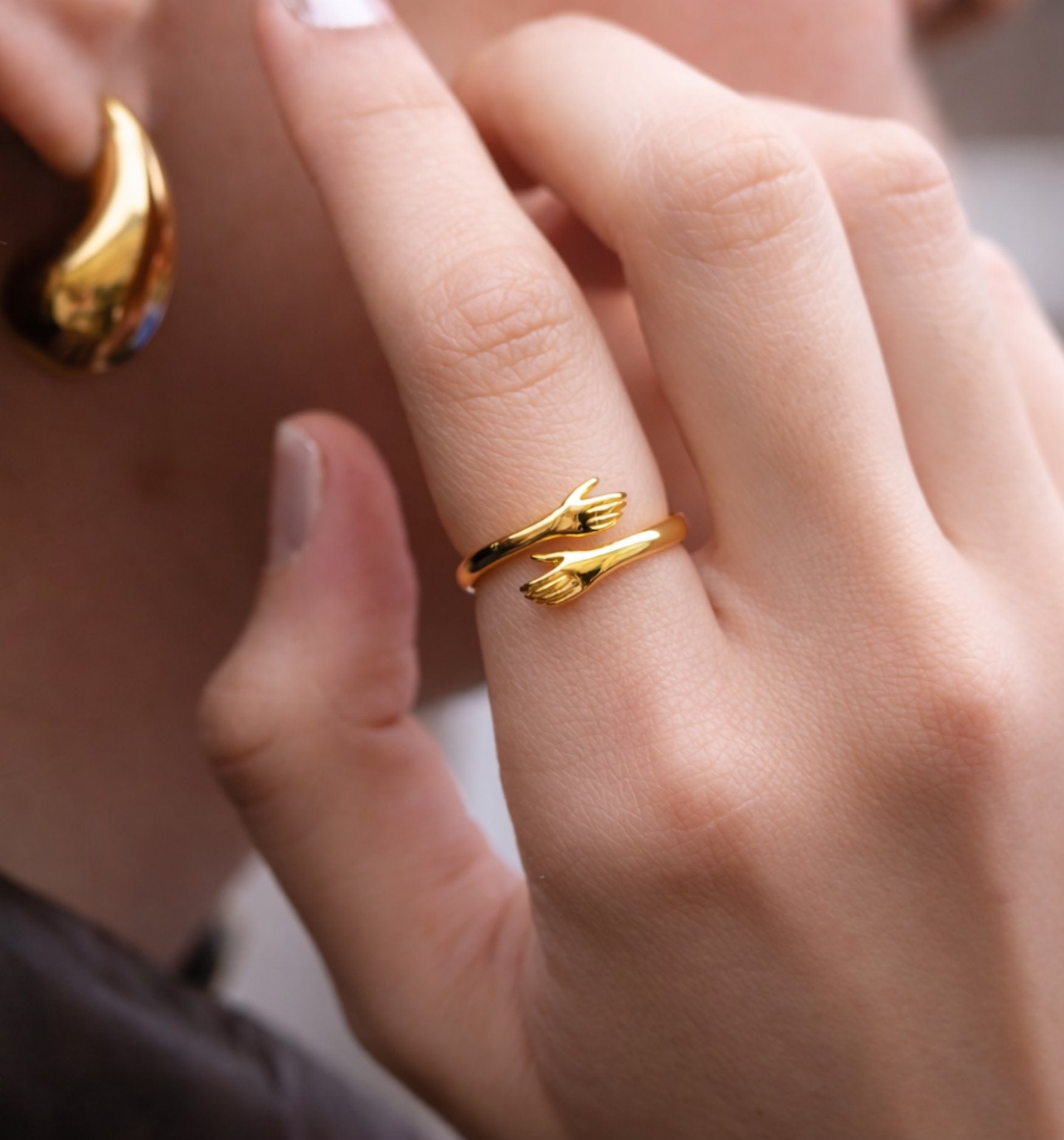 Adjustable Hug Ring