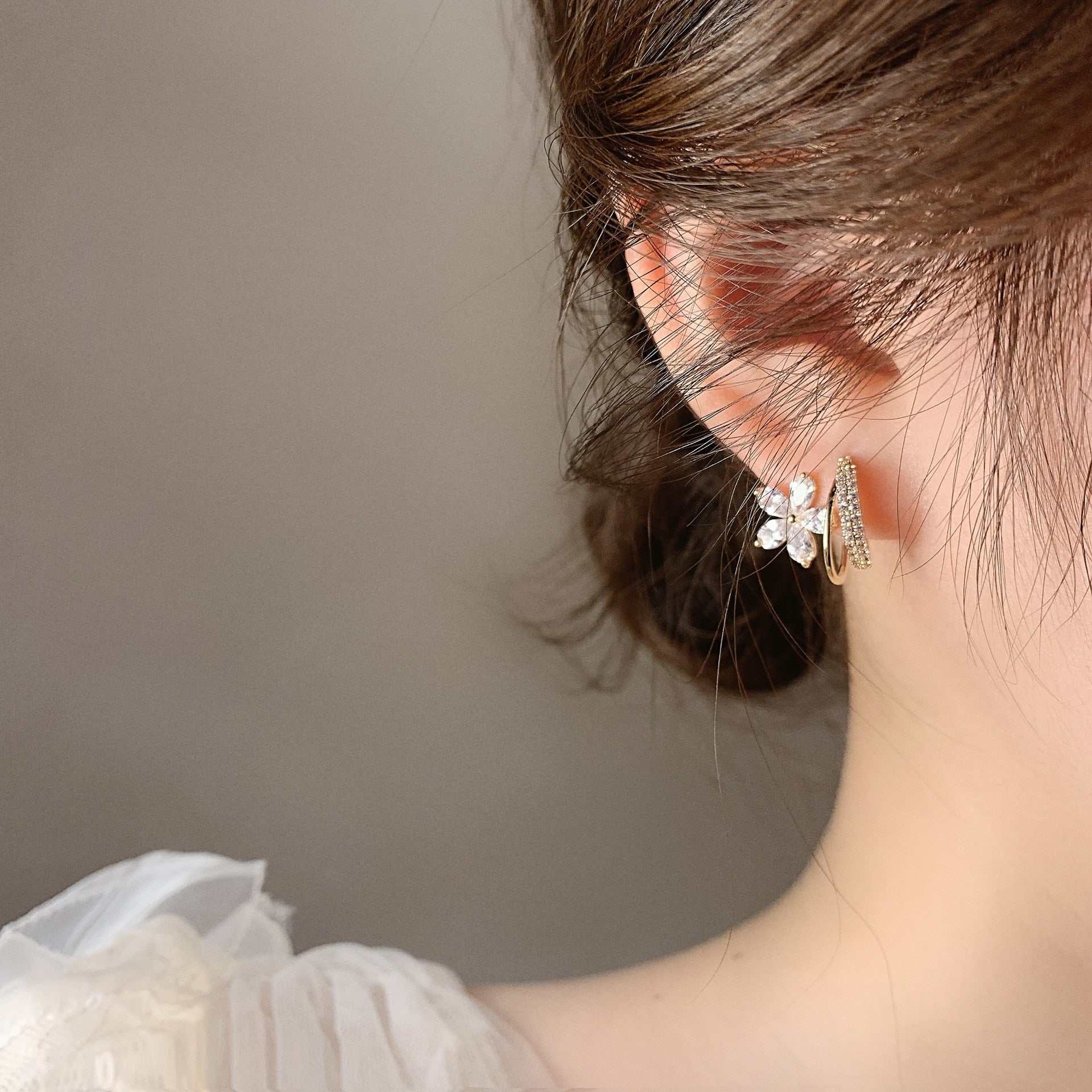 Floral Elegance Gold Earrings with Sparkling Zirconia