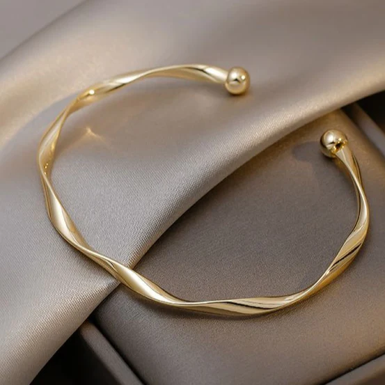 Elegant Golden Bracelet